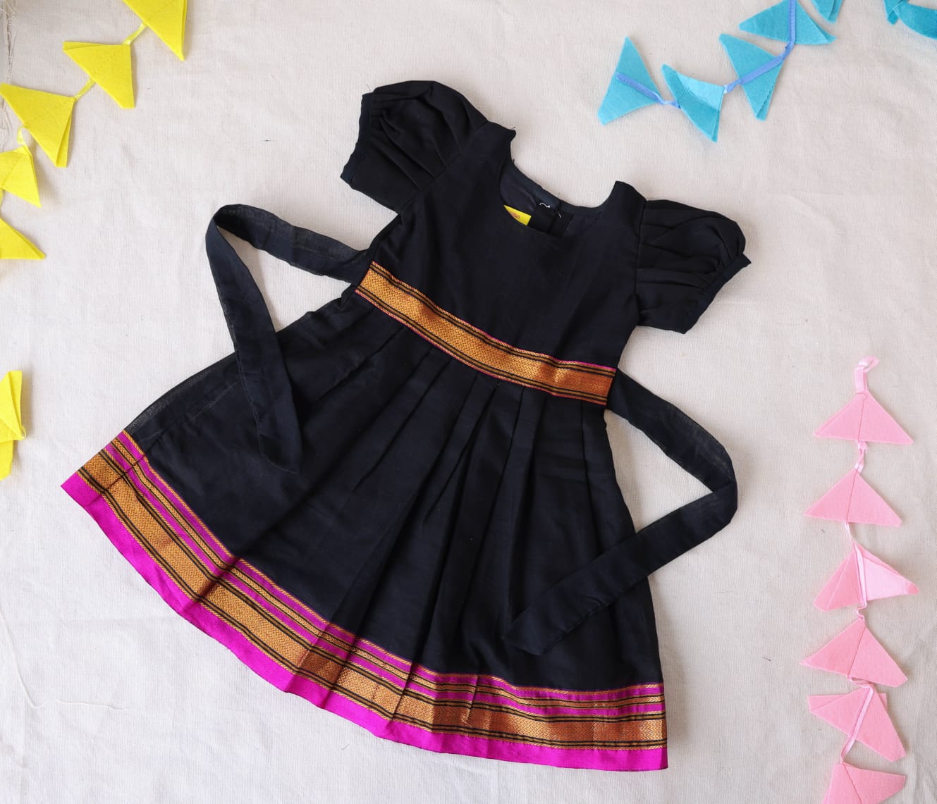 Black Balloon Sleeve with Kaath Border