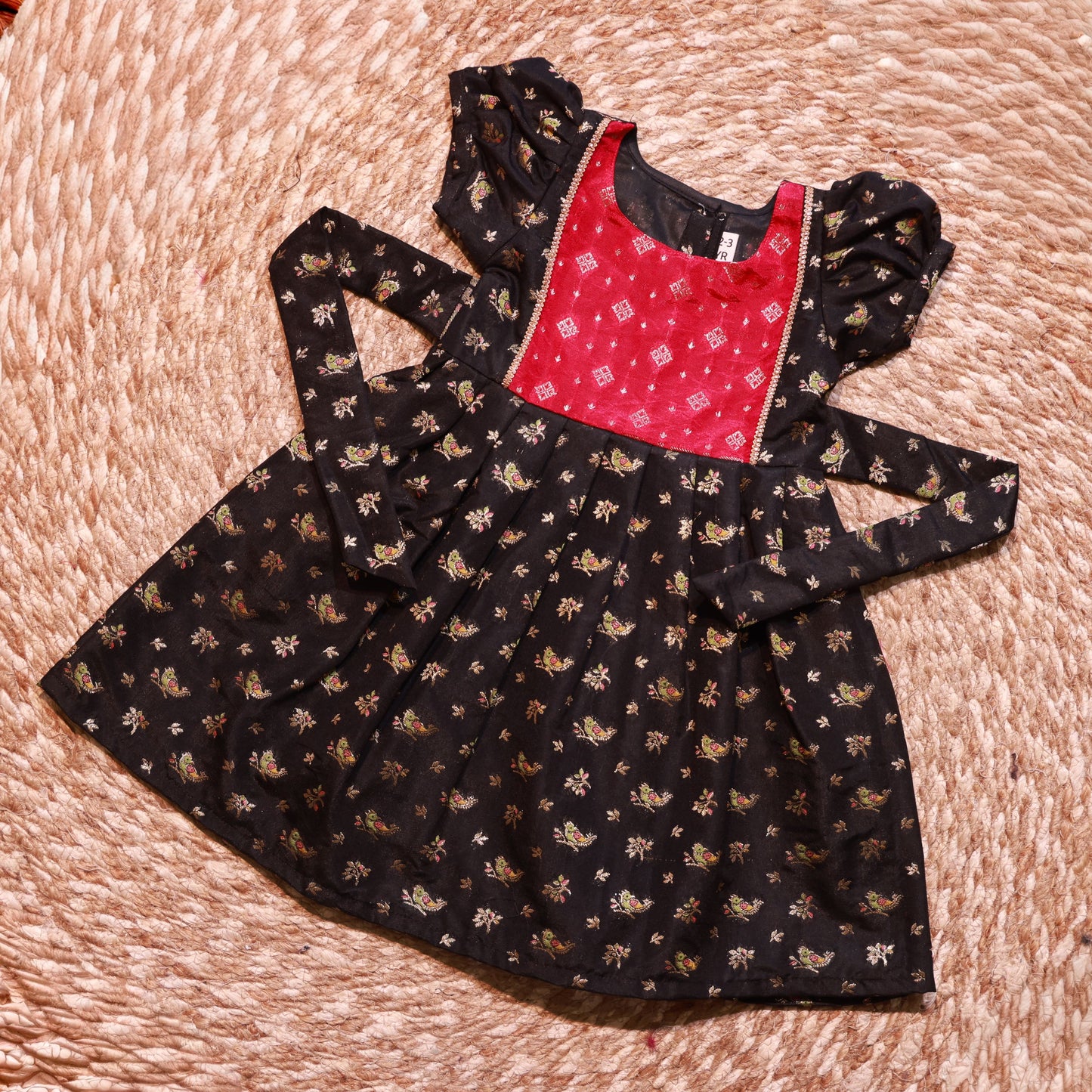 Rani Patch Parrot Motif Balloon Sleeves
